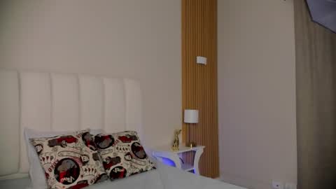 Nicolas online show from January 8, 1:06 pm