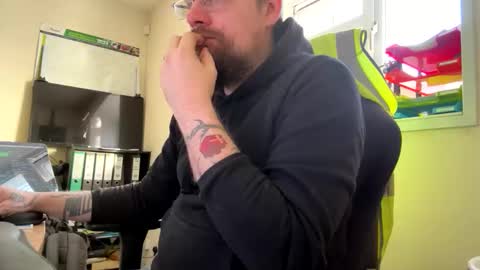 JunoSixx online show from December 2, 10:24 am