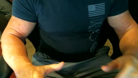 fitguy40 online show from December 2, 10:40 pm