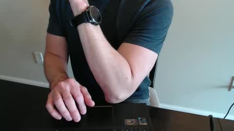 fithubby80 online show from March 27, 7:26 pm