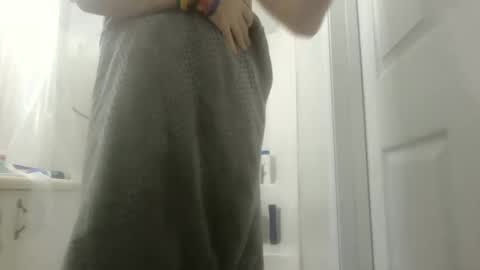 Snapshot of flboyz chatting on October 4, 5:33 pm The Rain-Bro online show from October 4, 5:33 pm