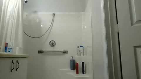 Snapshot of flboyz chatting on September 29, 2:10 am The Rain-Bro online show from September 29, 2:10 am