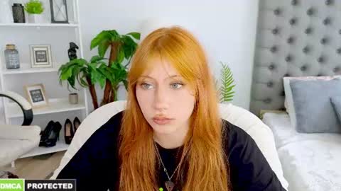 fleur_fox online show from July 16, 9:23 am