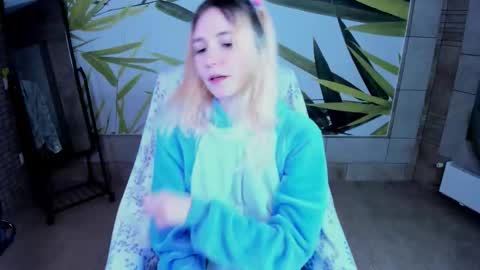 FlexiMona online show from December 14, 8:04 pm