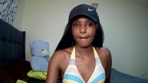 Snapshot of flirtyy_sheery chatting on January 18, 3:38 pm sheery online show from January 18, 3:38 pm