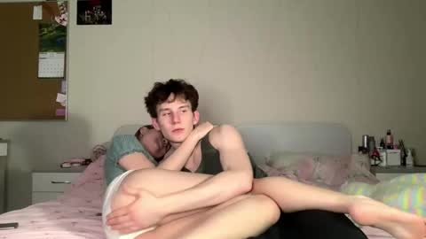 Flora and Sam online show from March 4, 1:19 pm