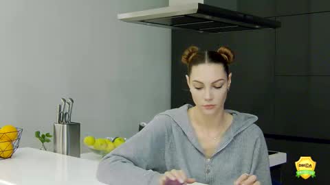 Katrin online show from November 23, 2:15 pm