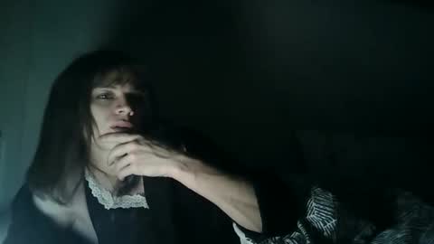 Snapshot of flowpinou chatting on January 6, 3:20 am Emmy online show from January 6, 3:20 am