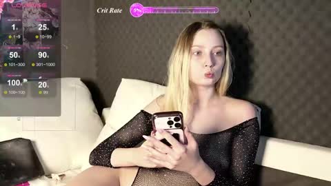 fluffy_cloude online show from June 8, 5:03 pm