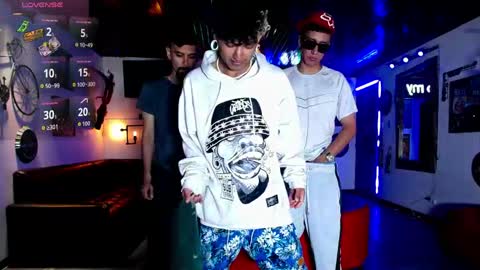 flyckers online show from April 21, 8:27 pm