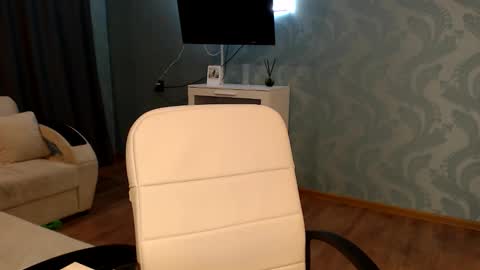 Molli  Ready for any play with you. Hottest show in pvt  Help a student earn big tokens  online show from March 25, 9:54 pm