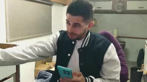 independent model online show from April 2, 4:58 pm