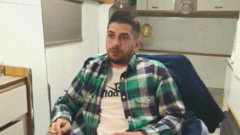 independent model online show from April 28, 5:28 pm