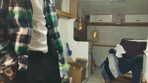 independent model online show from April 21, 7:21 pm