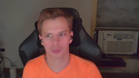 Snapshot of forever_broken chatting on October 9, 5:13 am forever_broken online show from October 9, 5:13 am