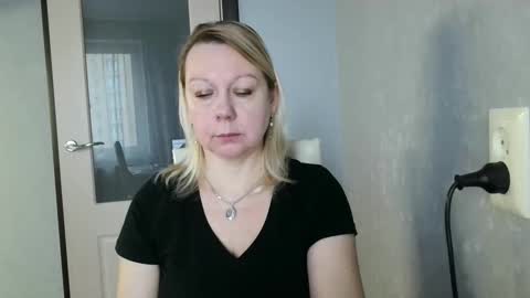 forever_smilex online show from March 5, 6:33 am