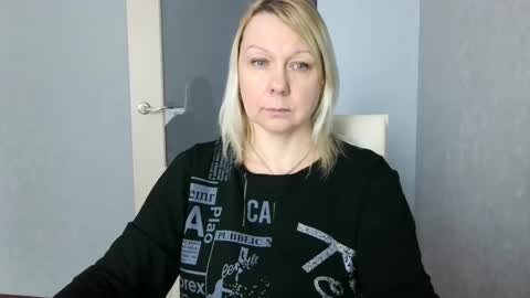 forever_smilex online show from February 14, 12:47 pm