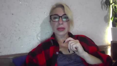 fox_red_lady7 online show from October 9, 7:52 pm