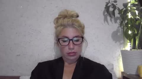 fox_red_lady7 online show from October 4, 7:33 pm