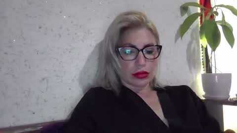 fox_red_lady7 online show from April 21, 6:59 pm