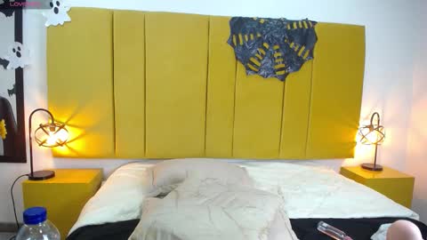 Foxy miilf online show from October 18, 3:38 pm