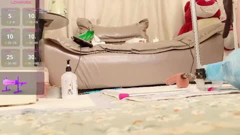 yiyi online show from April 22, 12:01 pm