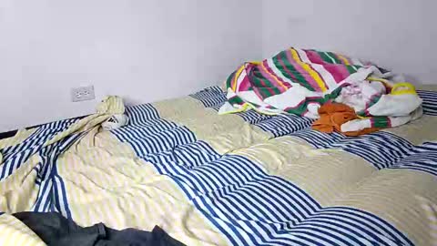frankdanielsmolano online show from May 9, 4:29 am
