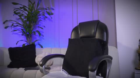 Frank Farrell. Hey remember to give me a thumbs up Ty online show from April 20, 11:41 pm