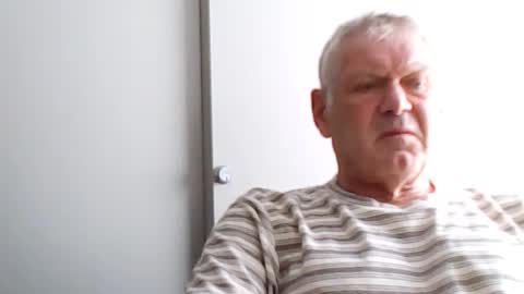 frannkboy61 online show from July 28, 8:23 am