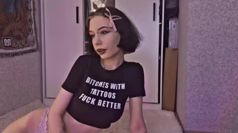 Snapshot of frau_basted chatting on October 21, 9:07 pm mistress Bastet and mintcola online show from October 21, 9:07 pm