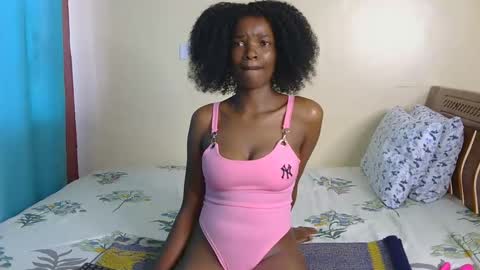 Nessa-Independent model online show from December 31, 7:20 am