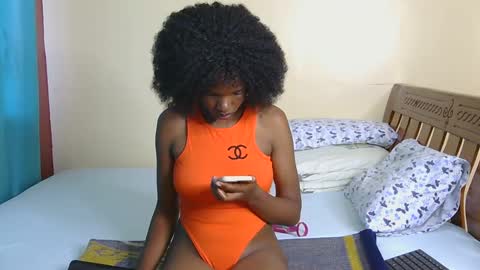 Nessa-Independent model online show from December 29, 2:10 pm