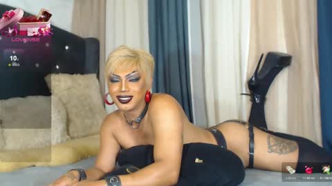 FREAKY ZIZI online show from April 19, 6:10 pm