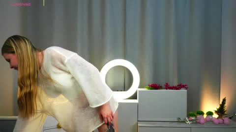 Hey im Olivia im glat to see you in mu room3 online show from April 13, 2:54 pm