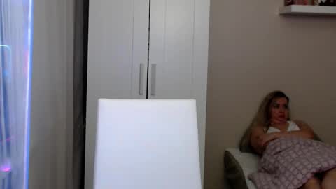 Snapshot of frelina chatting on October 18, 9:30 pm frelina online show from October 18, 9:30 pm