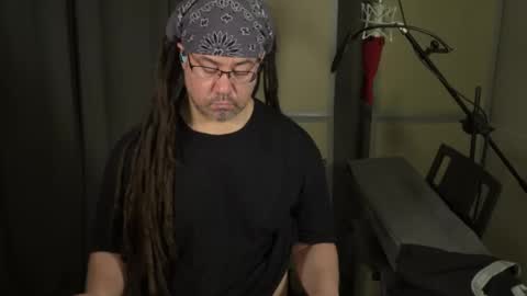 freqmoar online show from March 1, 11:25 am