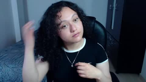 Snapshot of freud_x_louise1 chatting on December 4, 5:43 am Louise  online show from December 4, 5:43 am