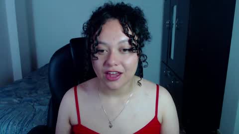 Snapshot of freud_x_louise1 chatting on December 20, 12:08 am Louise  online show from December 20, 12:08 am