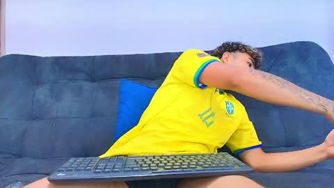 freyva_ online show from April 22, 5:14 am