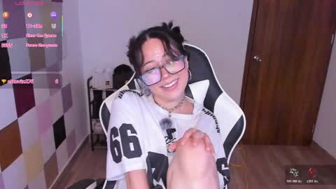 frida_lassi_ online show from April 24, 9:39 pm