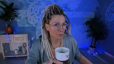 Frida Tander online show from April 20, 5:10 am