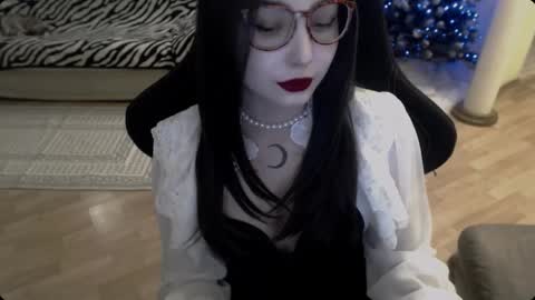 Lilith online show from December 17, 11:39 am