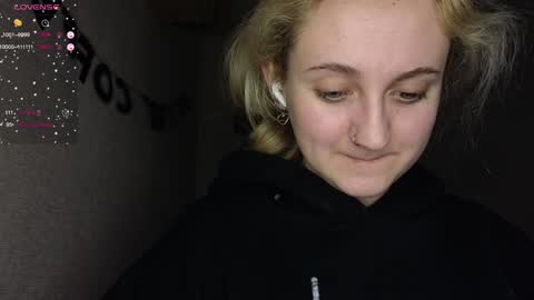 Snapshot of frosty_blueberries4 chatting on February 4, 11:27 am ANA online show from February 4, 11:27 am