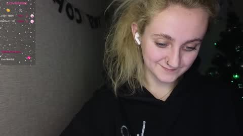Snapshot of frosty_blueberries4 chatting on January 17, 10:56 pm ANA online show from January 17, 10:56 pm