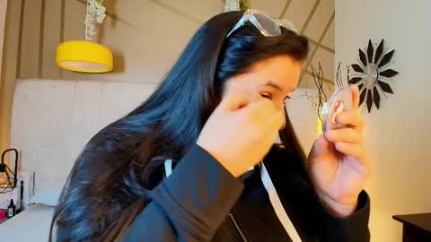 frreeya online show from March 3, 7:32 pm