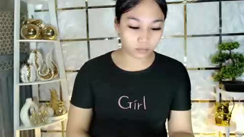 ITS ME CRYSTAL online show from December 19, 12:00 pm