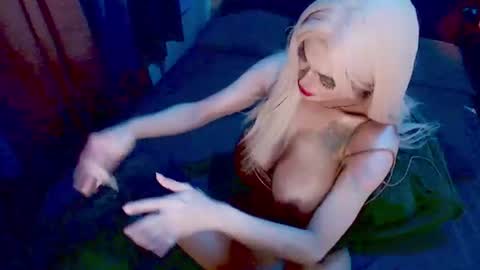 QUEEN OF COMMAND and CUMDUNGEON9 online show from June 25, 6:51 am