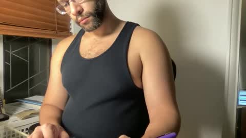 Snapshot of fuckyeahcoach chatting on October 23, 11:27 pm Muscle Bear Jock in Training online show from October 23, 11:27 pm