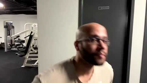 Snapshot of fuckyeahcoach chatting on December 27, 10:45 am Muscle Bear Jock in Training online show from December 27, 10:45 am