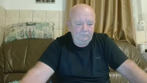 Snapshot of fullballs6 chatting on October 20, 2:38 am fullballs6 online show from October 20, 2:38 am